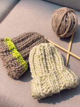 Load image into Gallery viewer, Zelda Super Chunky Beanie